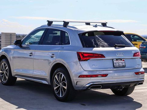 Used 2023 Audi Q5 2.0T Premium w/ Convenience Package image 6
