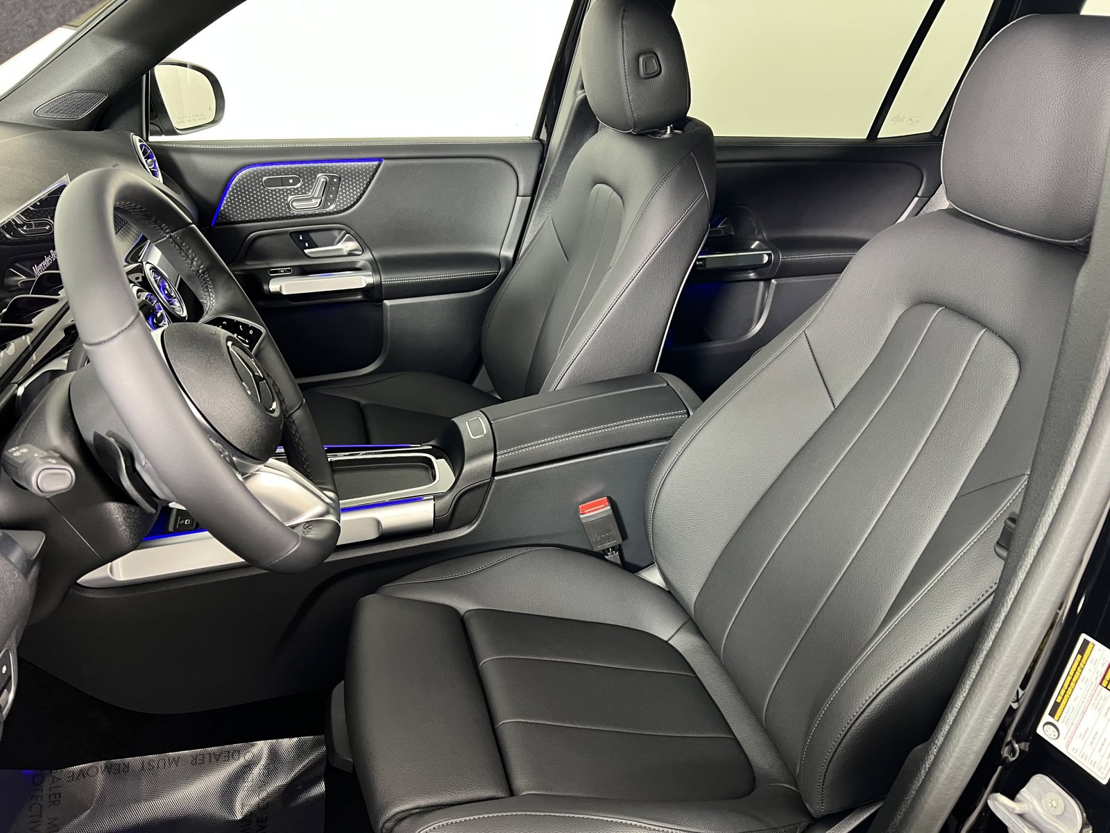Used 2025 Mercedes-Benz GLB 250 image 4