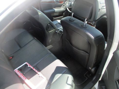 Used 2010 Mercedes-Benz C 300 4MATIC Sedan image 7