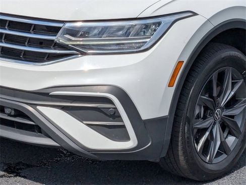 Used 2022 Volkswagen Tiguan SE image 9