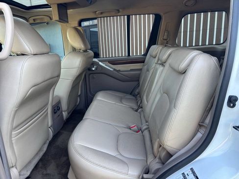 Used 2011 Nissan Pathfinder LE w/ Navigation Pkg AWD/4WD image 16