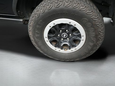 Used 2023 Ford Bronco Badlands w/ Sasquatch Package AWD/4WD image 37