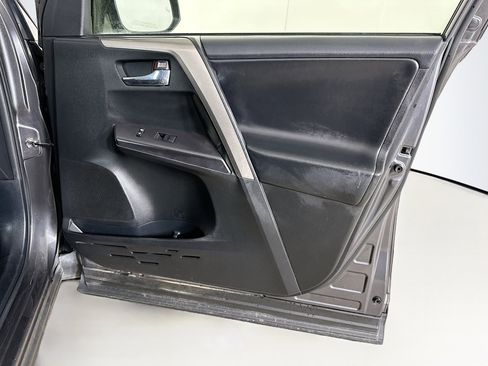 Used 2018 Toyota RAV4 XLE w/ Plus Extra Value Package image 31