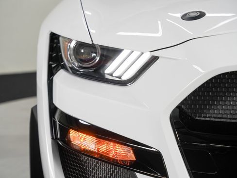 Used 2020 Ford Mustang Shelby GT500 w/ Carbon Fiber Track Pack image 12