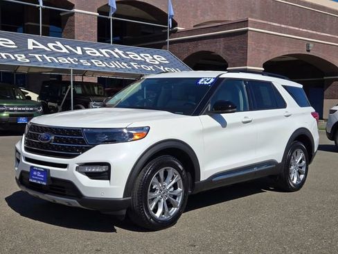 Certified 2024 Ford Explorer XLT w/ Equipment Group 202A AWD/4WD image 8