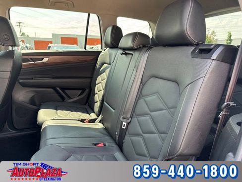 Used 2025 Volkswagen Atlas SE AWD/4WD image 35