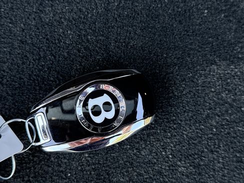 Used 2022 Bentley Bentayga AWD/4WD image 29