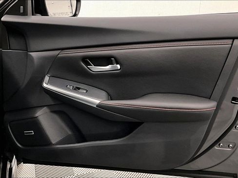 New 2025 Nissan Sentra SR w/ SR Premium Package FWD image 32