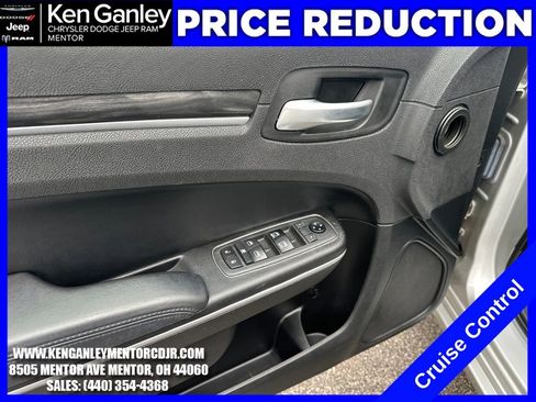 Used 2019 Chrysler 300 Touring w/ Driver Convenience Group image 11