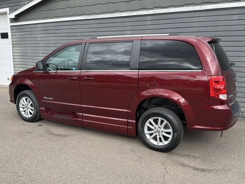 Used 2019 Dodge Grand Caravan SXT FWD image 39