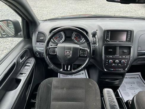 Used 2018 Dodge Grand Caravan SE FWD image 22