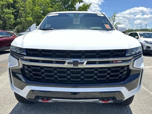 Used 2021 Chevrolet Suburban Z71 AWD/4WD image 2