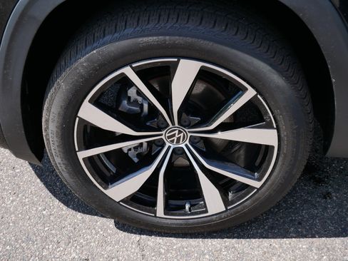 Certified 2025 Volkswagen Atlas SEL Premium R-Line AWD/4WD image 15