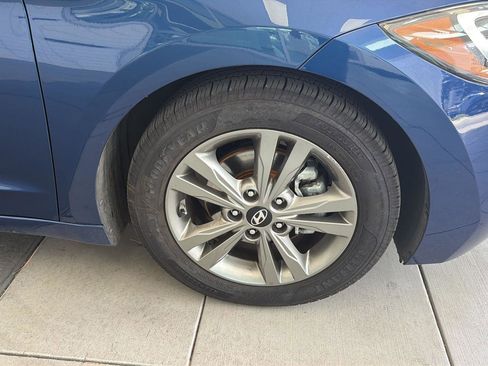 Used 2017 Hyundai Elantra SE FWD image 13