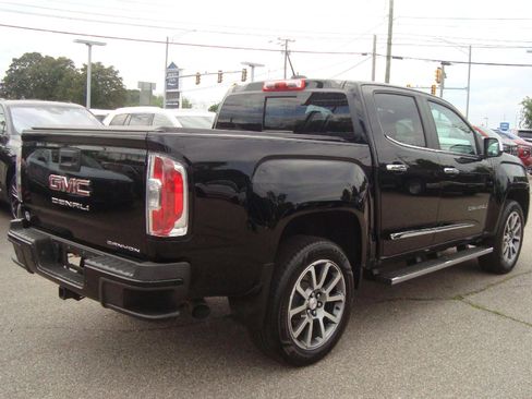 Certified 2022 GMC Canyon Denali image 4