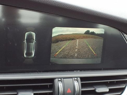 Used 2023 Alfa Romeo Giulia Sprint RWD image 3