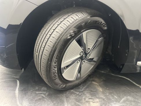 Used 2022 Hyundai Ioniq SE image 29