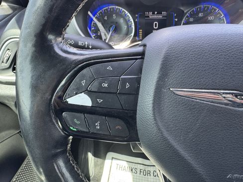 Used 2019 Chrysler Pacifica Touring-L w/ S Appearance Package FWD image 9