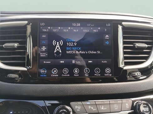 Used 2020 Chrysler Pacifica Touring w/ Advanced Safetytec Group FWD image 16