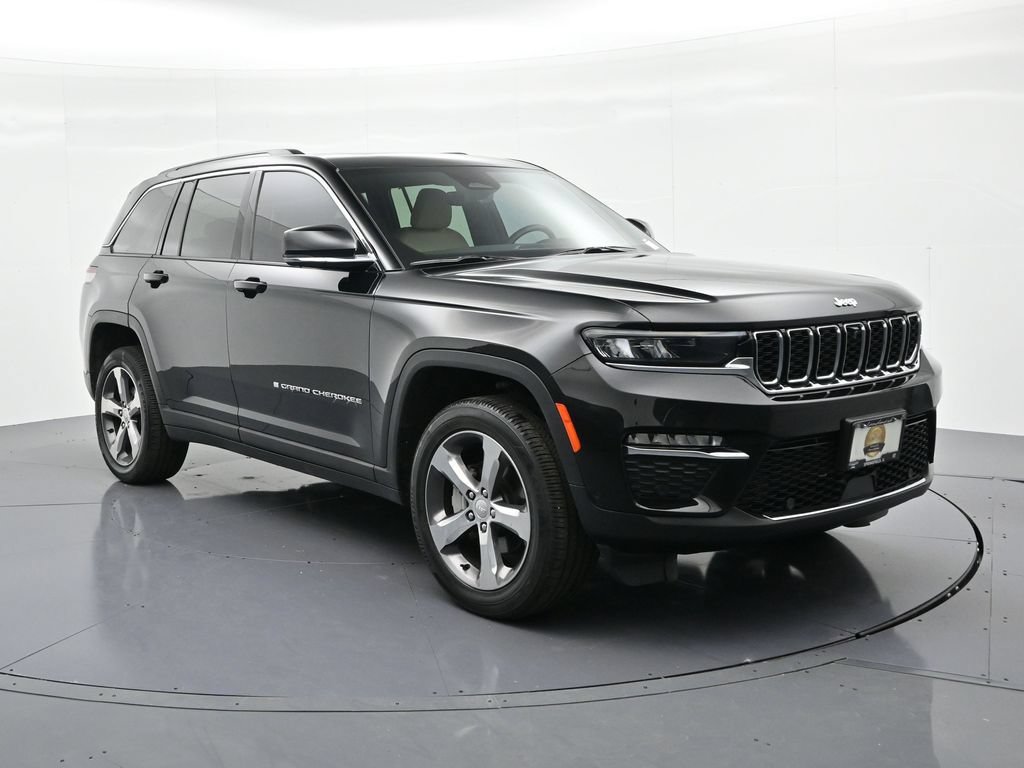 Used 2025 Jeep Grand Cherokee Limited w/ Luxury Tech Group II AWD/4WD image 4