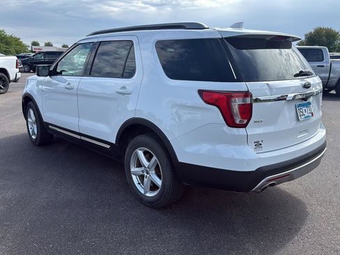 Used 2017 Ford Explorer XLT w/ Equipment Group 202A AWD/4WD image 3