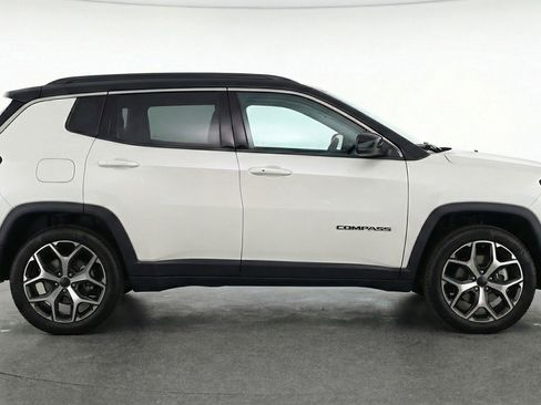 Used 2025 Jeep Compass Limited AWD/4WD image 11
