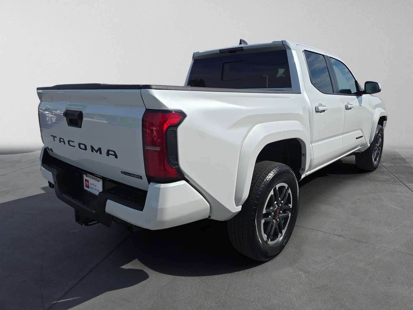Certified 2025 Toyota Tacoma TRD Sport w/ TRD Sport Upgrade Package AWD/4WD image 4