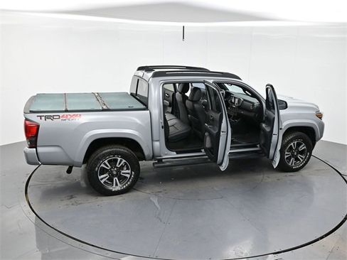 Used 2019 Toyota Tacoma TRD Off-Road image 42