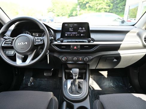 Used 2022 Kia Forte LXS w/ LXS Technology Package image 12