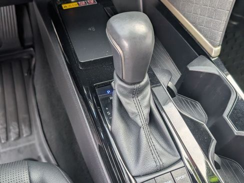Used 2025 Toyota Camry XLE AWD/4WD image 25