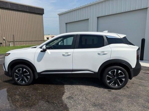 Used 2025 Nissan Kicks SV AWD/4WD image 5