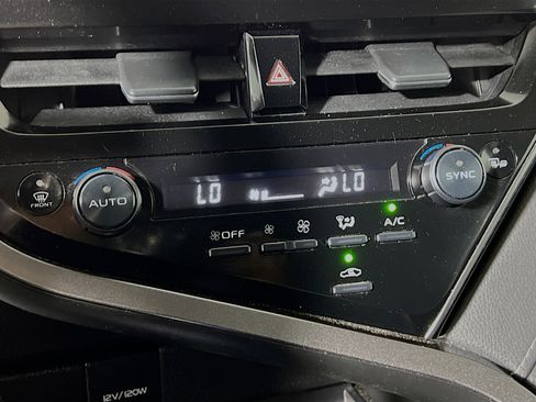 Used 2024 Toyota Camry SE image 26