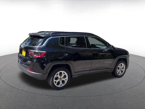 Used 2025 Jeep Compass Latitude AWD/4WD image 14