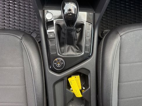 Used 2024 Volkswagen Taos SE w/ Panoramic Sunroof Package image 33