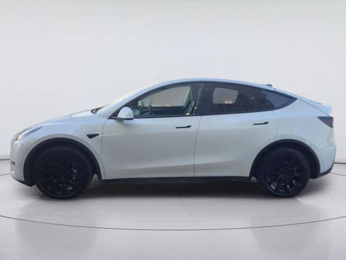 Used 2023 Tesla Model Y AWD image 2