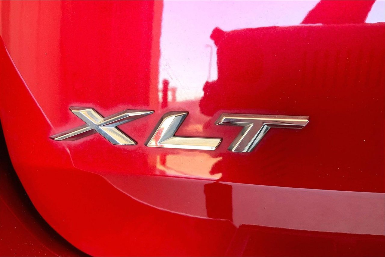 Used 2023 Ford Explorer XLT w/ Equipment Group 202A RWD image 7