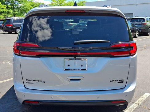 Used 2026 Chrysler Pacifica Limited w/ S Appearance Package AWD/4WD image 5