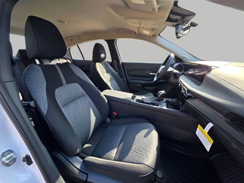 New 2026 Nissan Sentra SV w/ SV Convenience Package FWD image 9