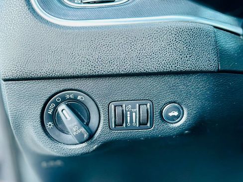 Used 2018 Dodge Charger SXT Plus RWD image 8