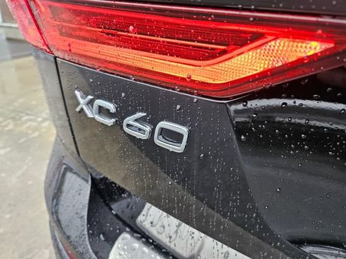 Used 2019 Volvo XC60 T5 Momentum w/ Advanced Package AWD/4WD image 10