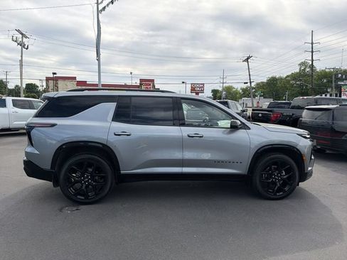 Used 2026 Chevrolet Traverse RS AWD/4WD image 2