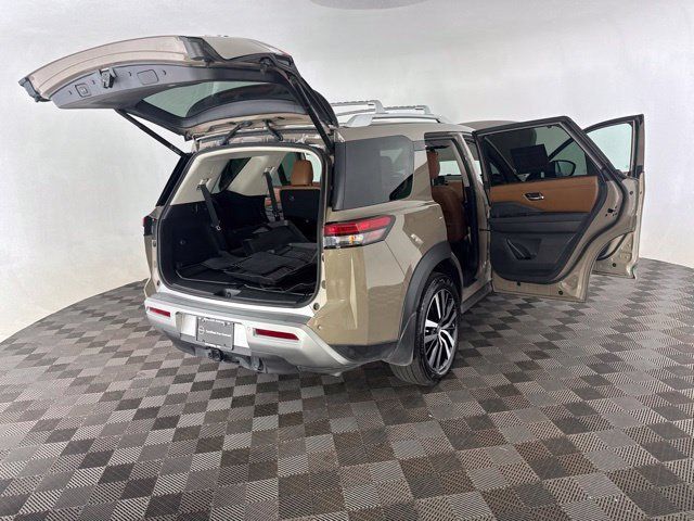 Certified 2025 Nissan Pathfinder Platinum AWD/4WD image 14