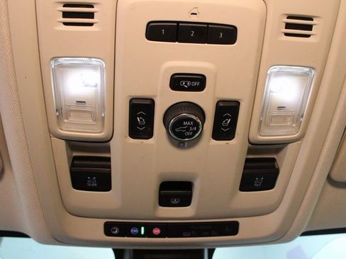 Used 2022 GMC Yukon XL Denali image 30