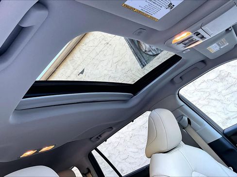 Certified 2025 Toyota Highlander XLE FWD image 14
