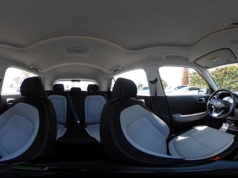 Used 2025 Hyundai Venue SEL FWD image 43