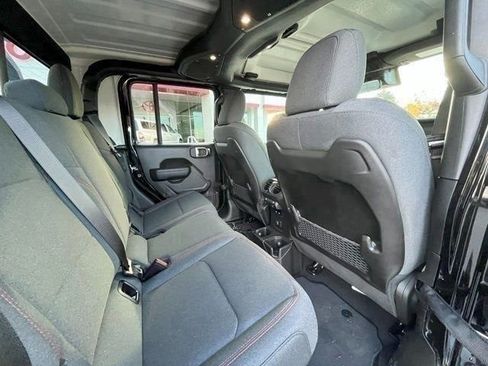 Used 2024 Jeep Gladiator Rubicon w/ Convenience Group image 14