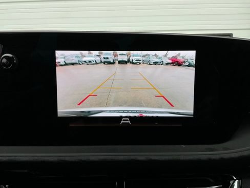 Used 2025 Buick Envista Sport Touring image 31