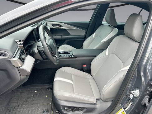 Used 2025 Toyota Camry SE FWD image 11