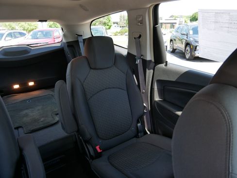 Used 2009 Chevrolet Traverse LT FWD image 14