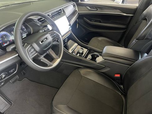 New 2026 Jeep Grand Cherokee L 4WD image 8